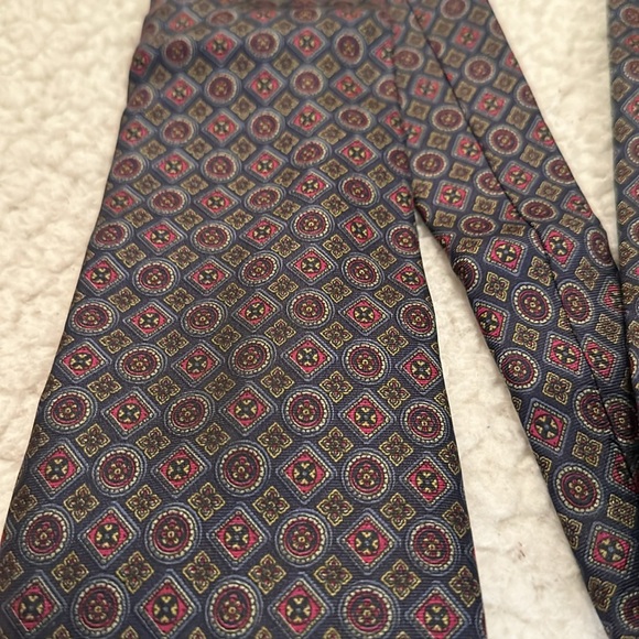 Bentley Cravats Men's Tie Silk Made By Hand England Geometric pattern - Picture 2 of 5